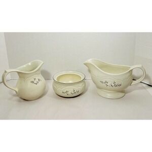 Pfaltzgraff Heirloom Pattern 3 Piece Set In Excellent Condition